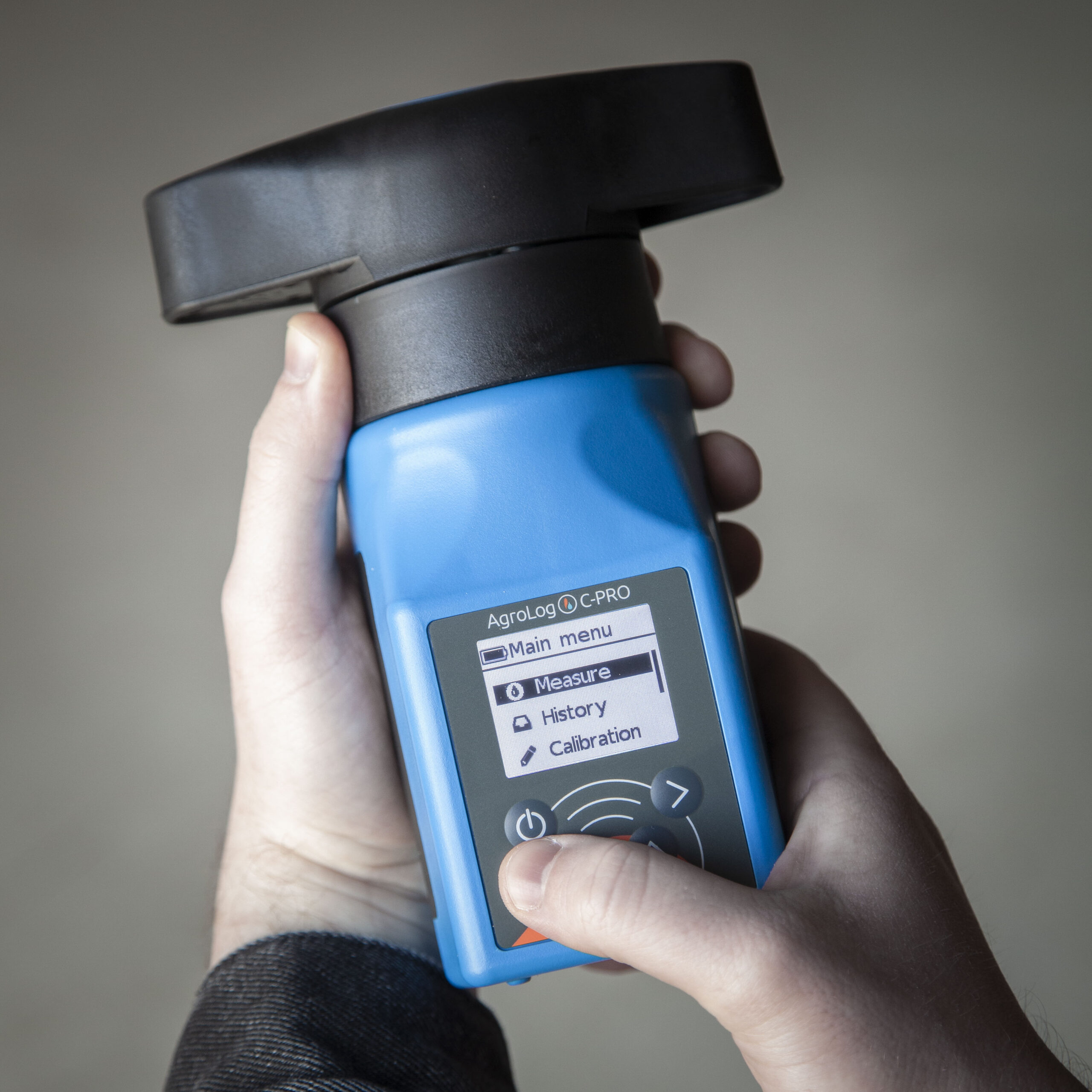 Pomocí tlačítka ON zapněte přístroj, pomocí tlačítek se šipkami vyberte plodinu.